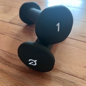Peloton weights: 1lbs